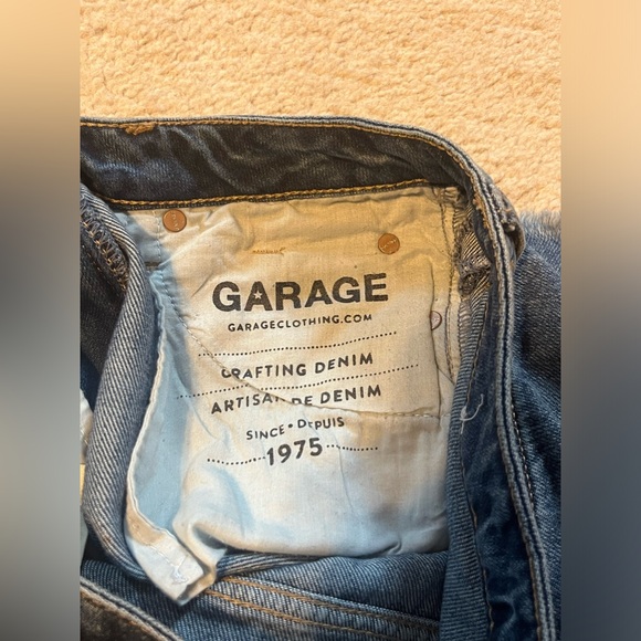 ⭐️NEVER WORN⭐️ Garage Mom Short Jean Shorts - Picture 7 of 7